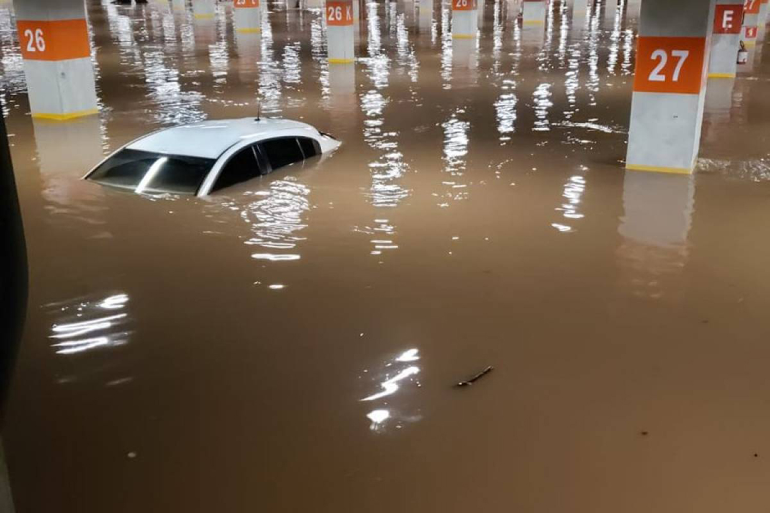 brasil-sp-chuva-central-plaza-20190311-002